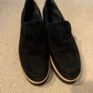 Vince Black Sneakers with Minimalist Design and Suede Finish